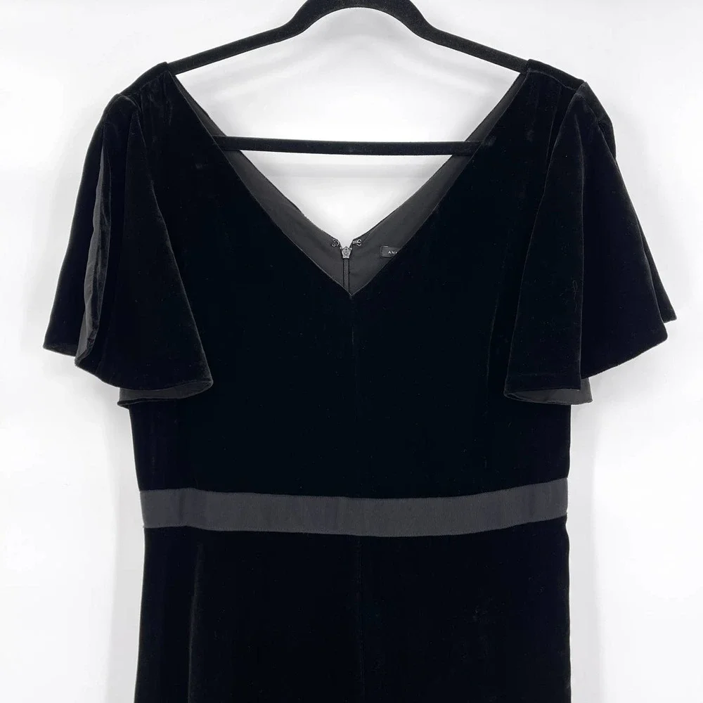 ANN TAYLOR Velvet Short Sleeve V-neck Dress Black 8 NWT - Picture 7 of 14